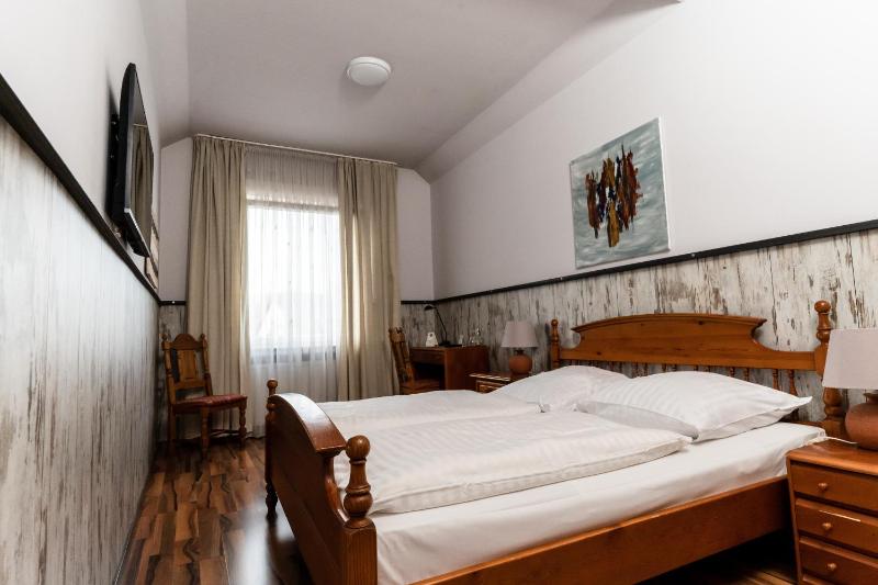 Classic Double Room image 1