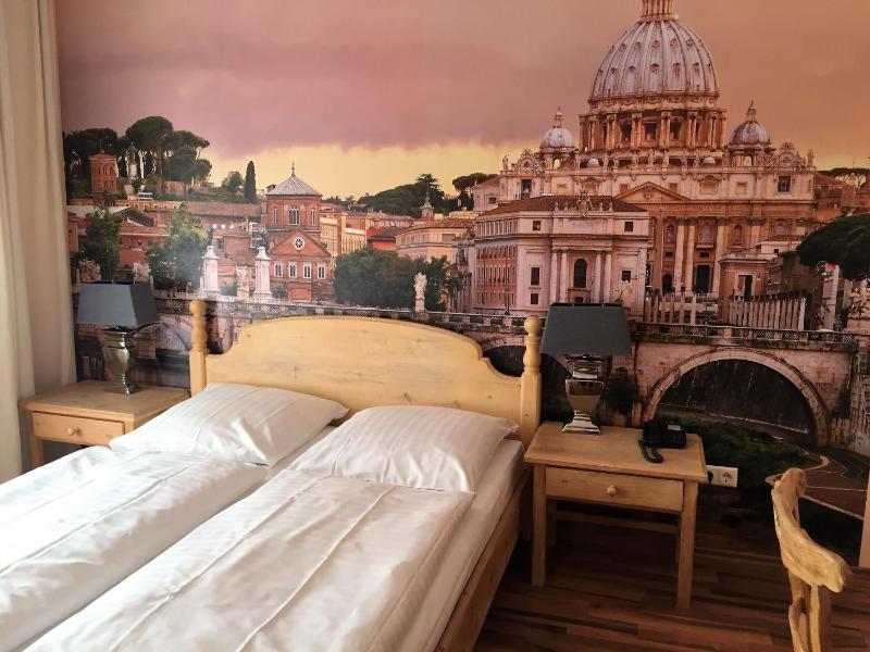 Classic Single Room image 3