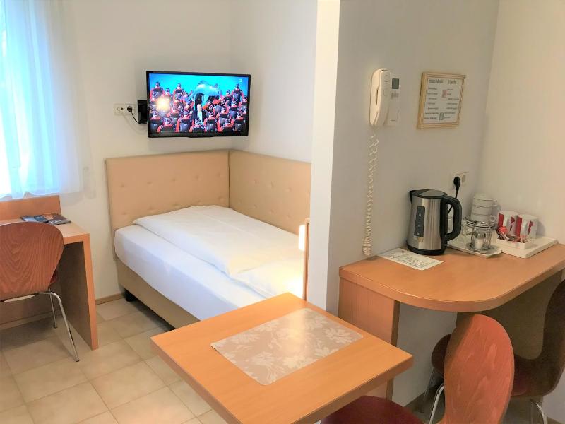 Budget Twin Room image 4