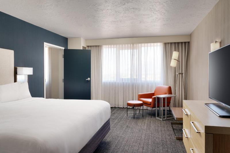 One-Bedroom Suite image 1