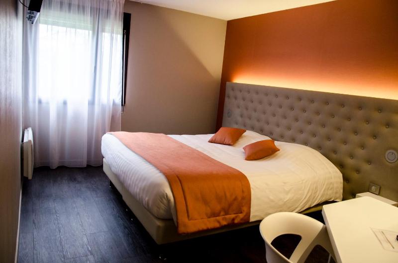 Connecting Room image 3