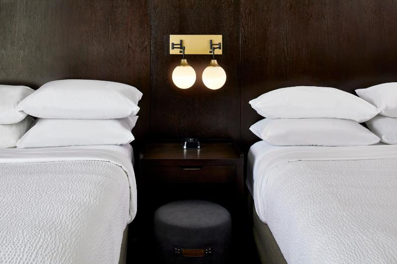 Guest room, 2 Double, City view, High floor image 4