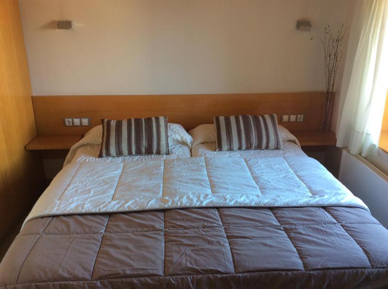 Twin Room image 1