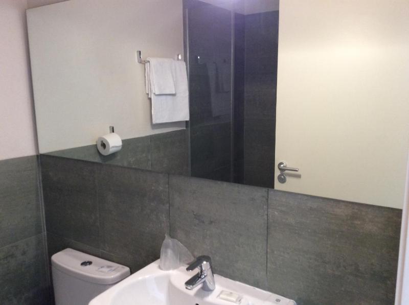 Single Room image 3