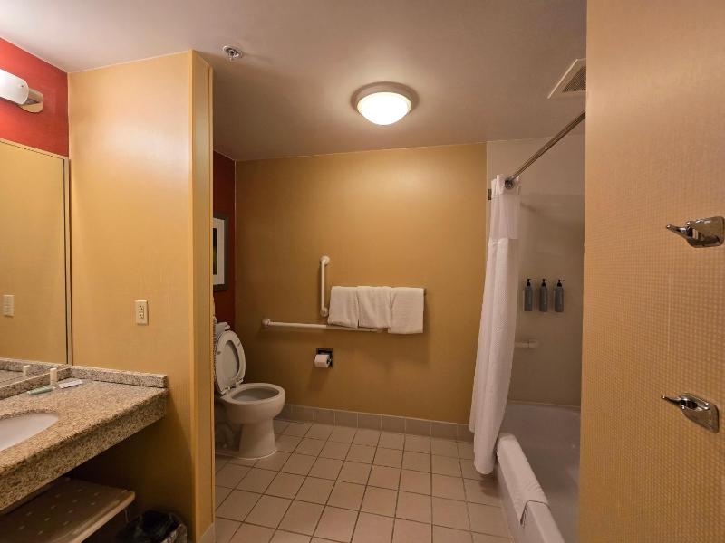 King Room - Accessible image 2