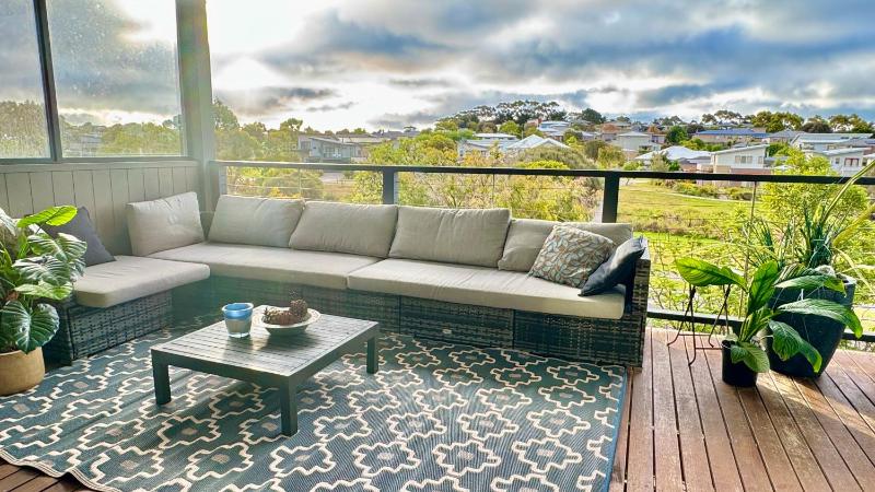 Coastal Tones - Designer Beach house - Pets Welcome - Huge Yard - Walk to Beach - image 7