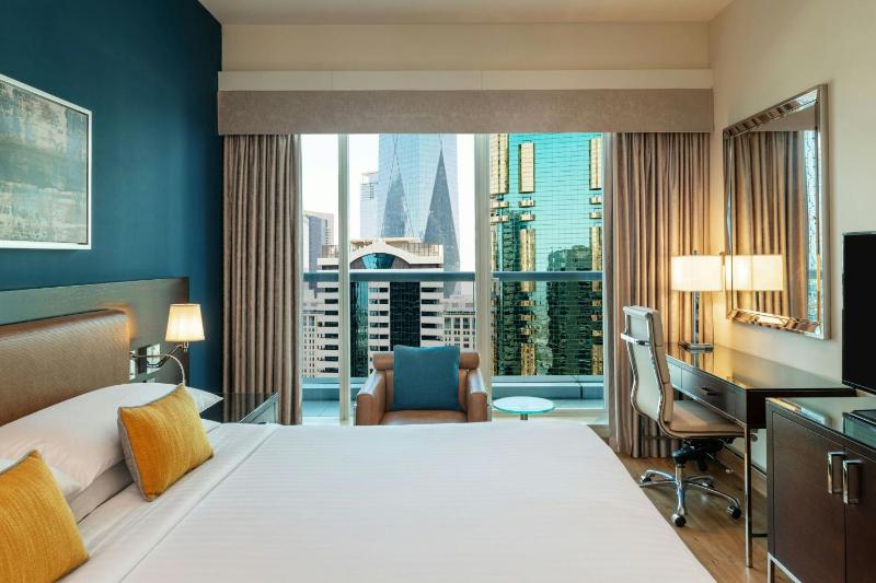Classic King Room with Balcony - Complimentary shuttle service to Dubai Mall and Kite Beach image 3