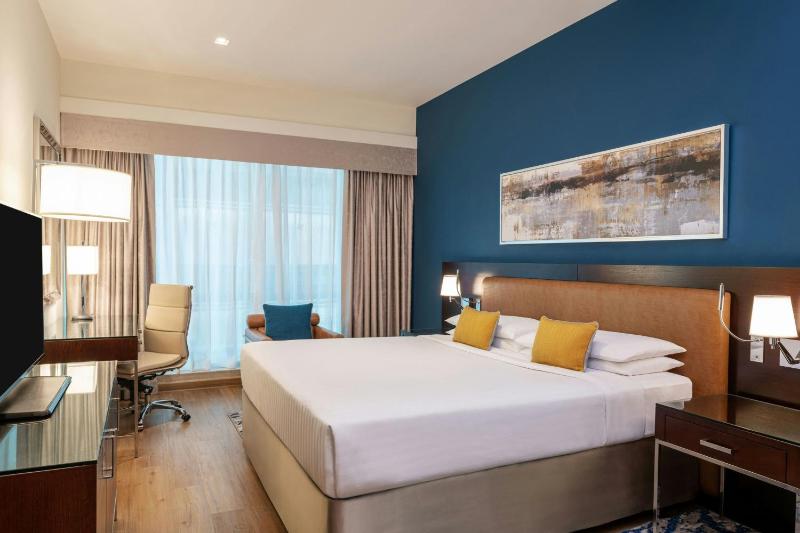 Business Suite King with Balcony - Complimentary shuttle service to Dubai Mall and Kite Beach image 1