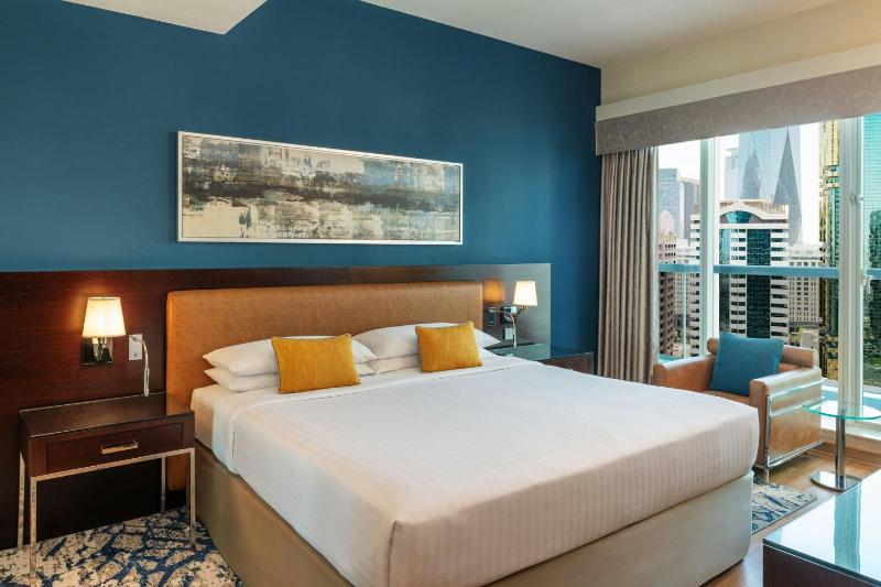 Classic King Room with Balcony - Complimentary shuttle service to Dubai Mall and Kite Beach image 1
