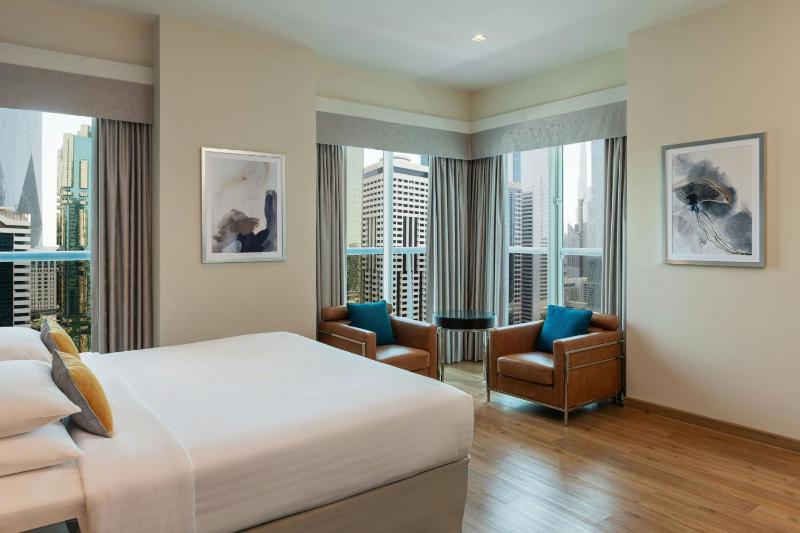 Deluxe room King with Balcony - Complimentary shuttle service to Dubai Mall and Kite Beach image 3