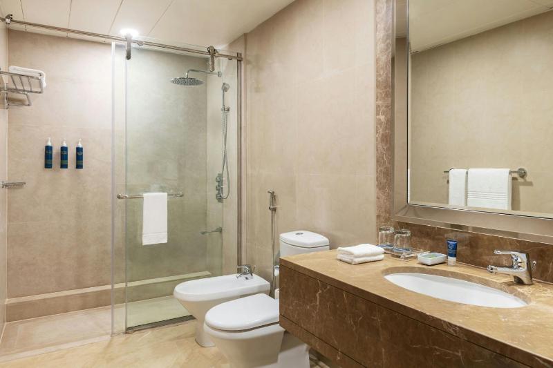 Business Suite King with Balcony - Complimentary shuttle service to Dubai Mall and Kite Beach image 4