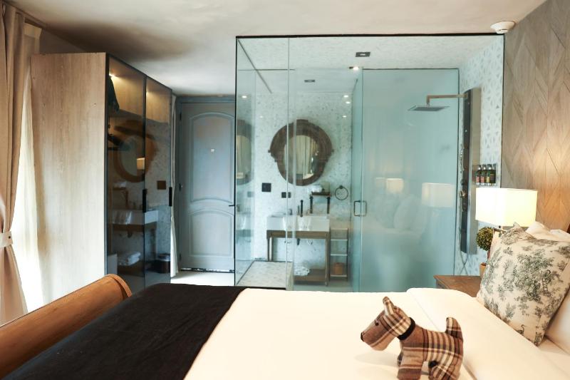 Lagoon View Mediterranean Suite image 3