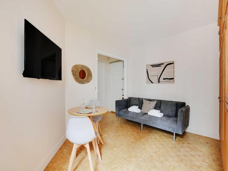 Haven of peace with balcony near Etoile Porte Maillot - image 5
