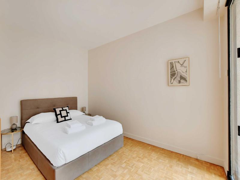 Haven of peace with balcony near Etoile Porte Maillot - image 15
