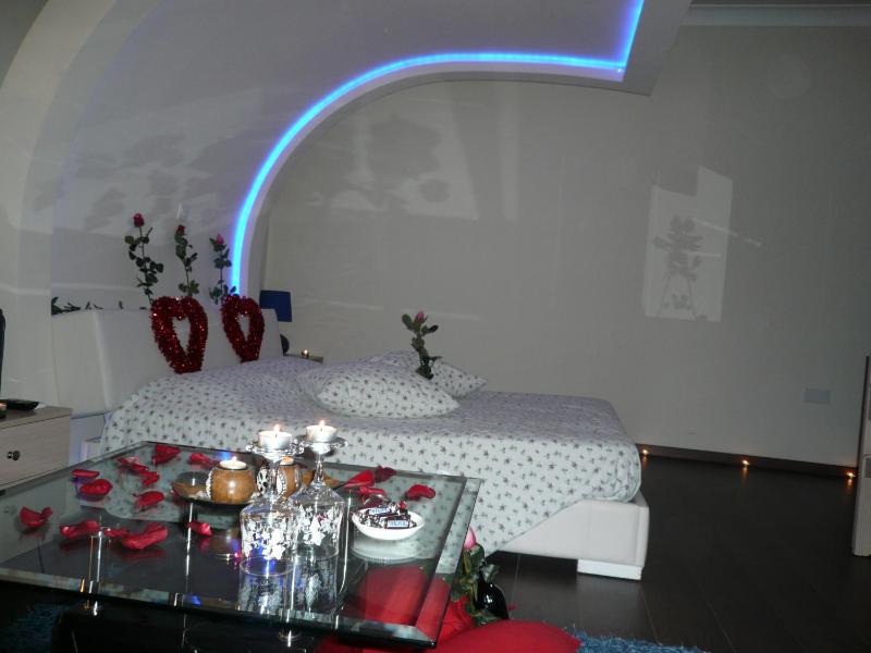 One-Bedroom Suite with Spa Bath image 2