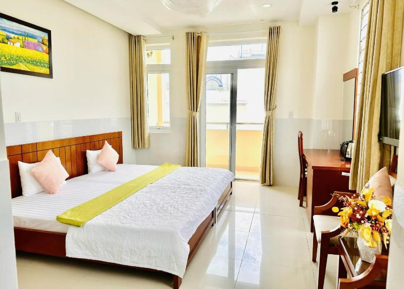 Deluxe Double or Twin Room with Balcony image 2