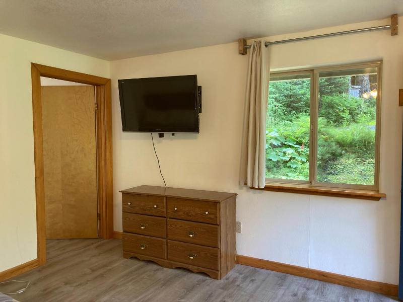 Deluxe Queen Room image 3