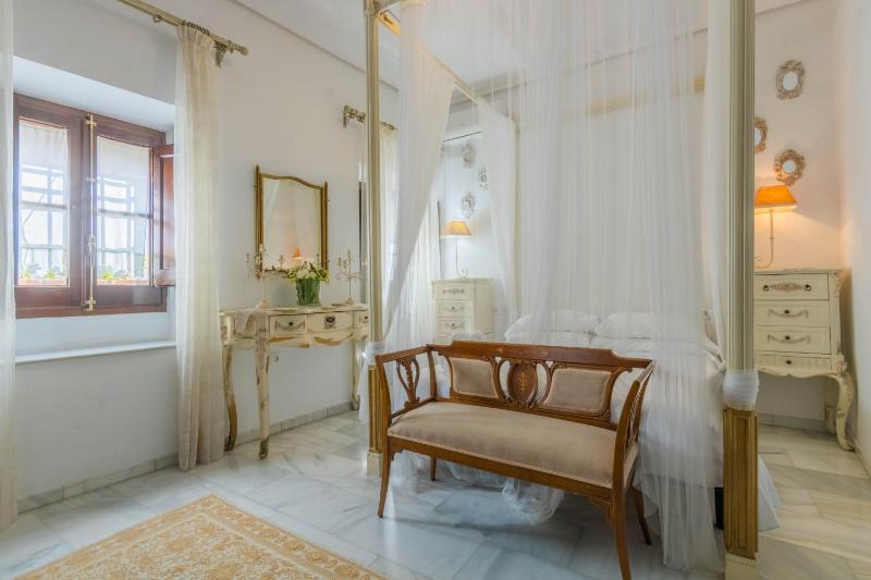 Double Room with Spa Bath image 1