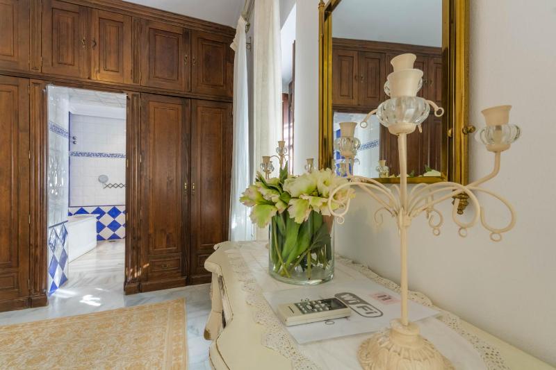 Double Room with Spa Bath image 3