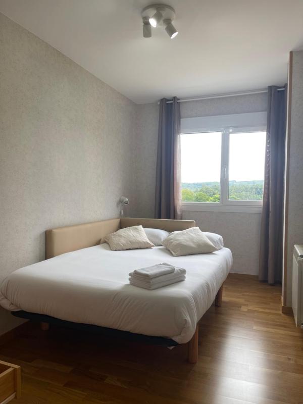Small Double Room with Shared Bathroom image 3