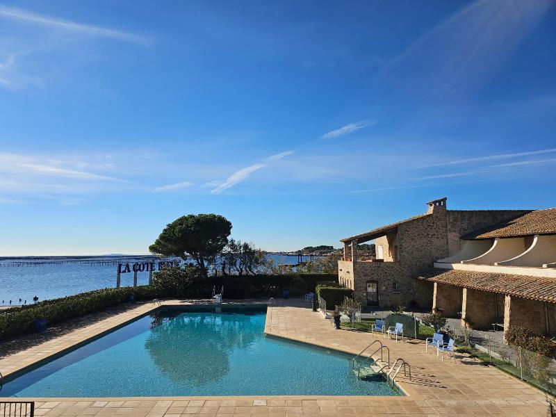 Standard Double Room with Terrace - Pond Front View image 3