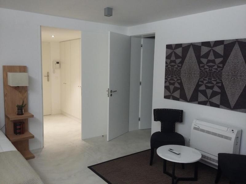 Studio Apartment with Kitchenette image 3