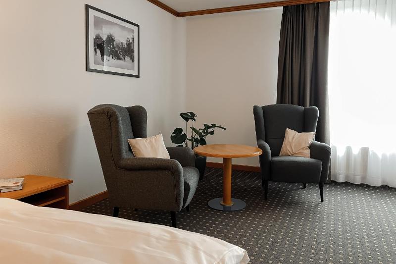 Deluxe Double Room with Bath image 4
