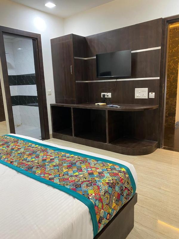 Taj Comfort Inn - image 14
