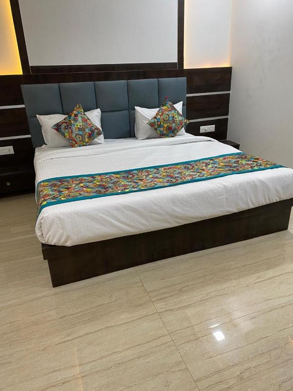 Taj Comfort Inn - image 4