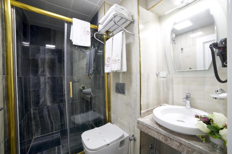 Standard Triple Room with City View image 2