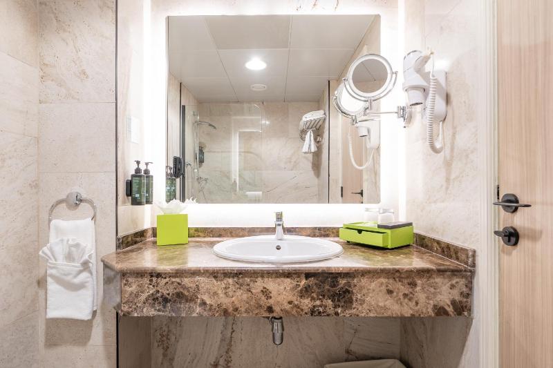 Junior Suite, 1 King Bed - Complimentary Transfer to La Mer Beach, Dubai Mall / Burj Khalifa Metro Station image 3