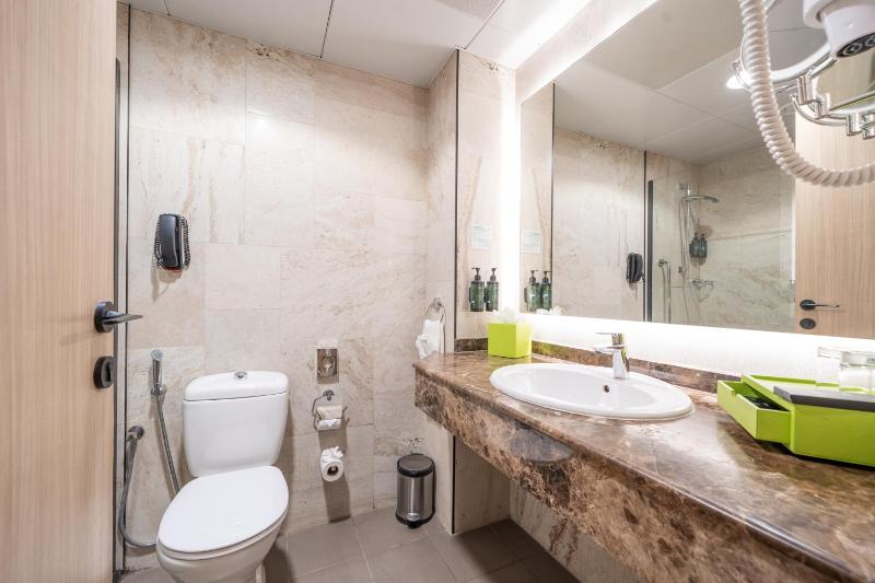 Deluxe Room, 2 Twin Beds - Complimentary Transfer to La Mer Beach, Dubai Mall / Burj Khalifa Metro Station image 1