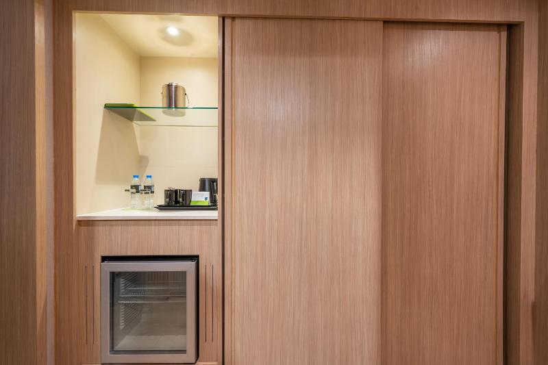 Junior Suite, 1 King Bed - Complimentary Transfer to La Mer Beach, Dubai Mall / Burj Khalifa Metro Station image 4
