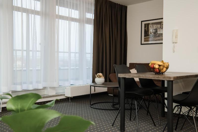 Junior Suite with Balcony image 3