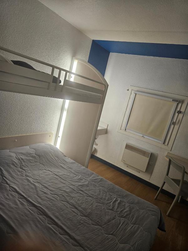 Double Room with Shared Bathroom image 3