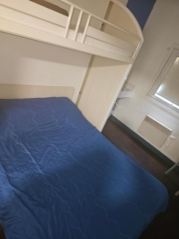 Triple Room with Shared Bathroom (3 Adults) image 4