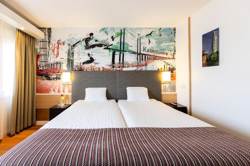 Standard Twin Room image 2