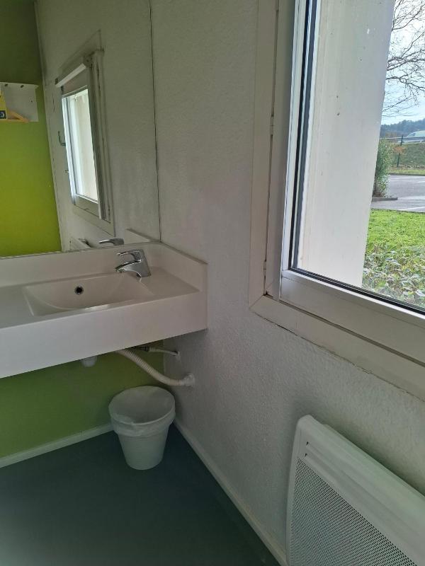 Twin Room with Shared Bathroom image 1
