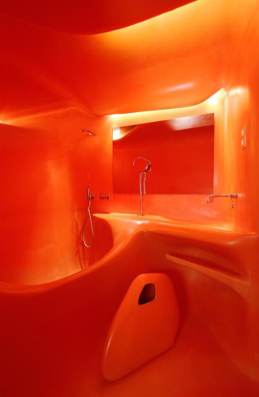 Space Club by Zaha Hadid image 3