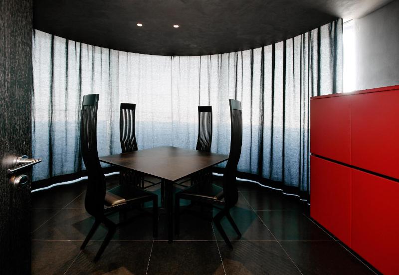 Junior Suite with Executive Lounge Access image 2