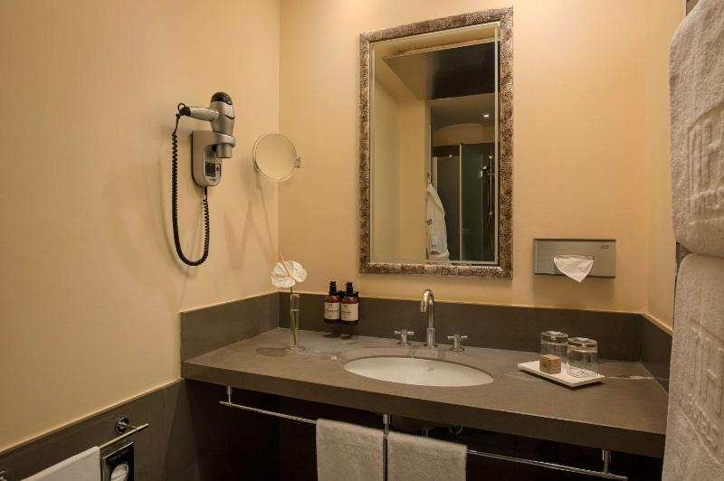 Standard Double or Twin Room image 3