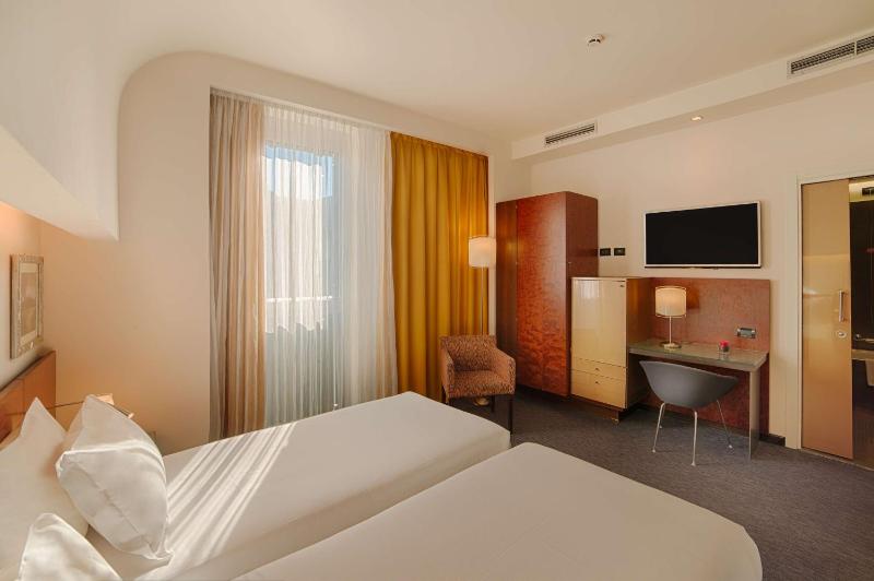 Standard Double or Twin Room image 1