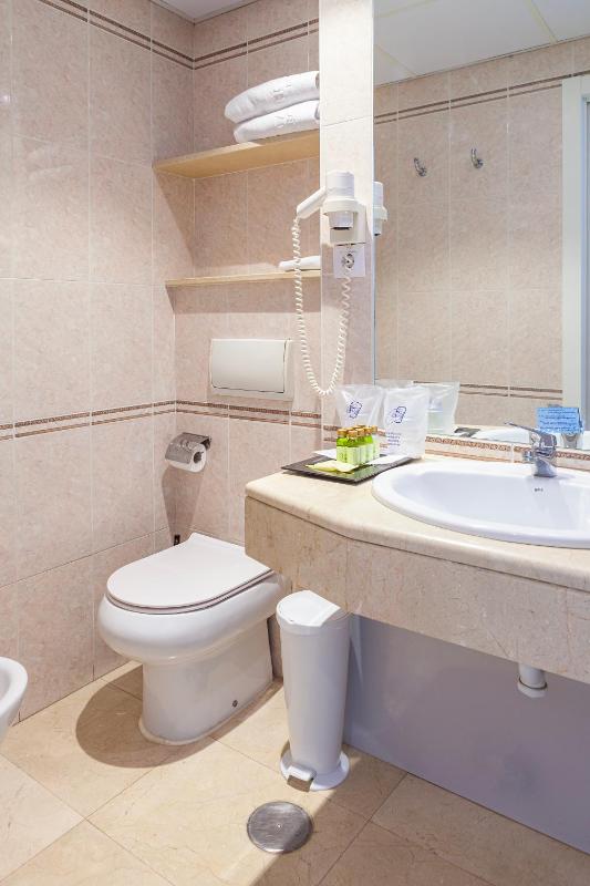 Double Room with Sea View image 2