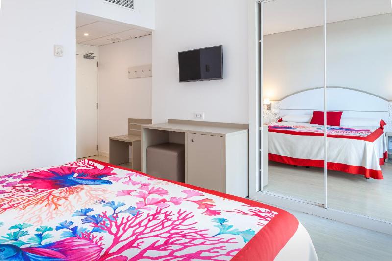 Double Room with Terrace image 3