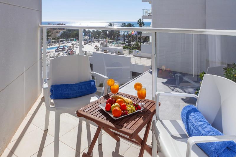 Double Room with Side Sea View image 1