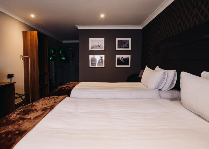 Superior Twin Room image 2