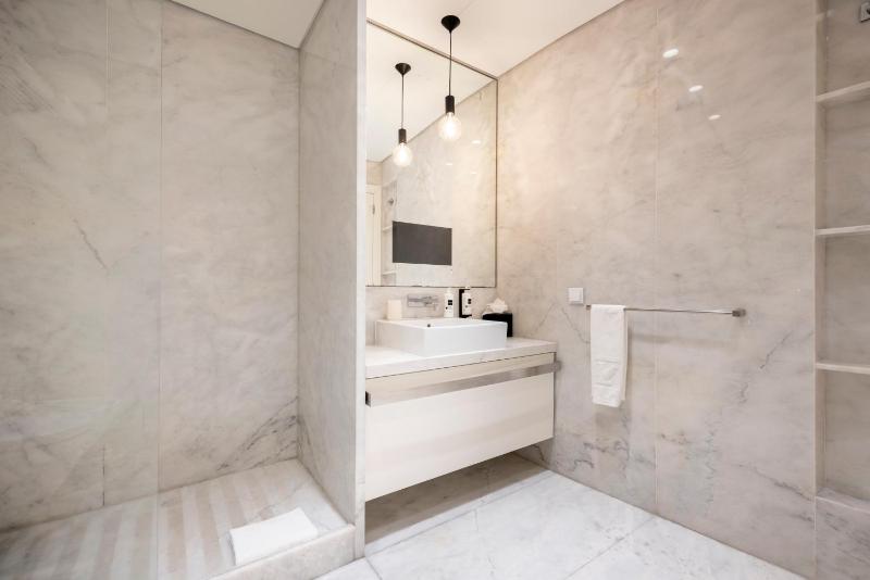 One-Bedroom Apartment image 3