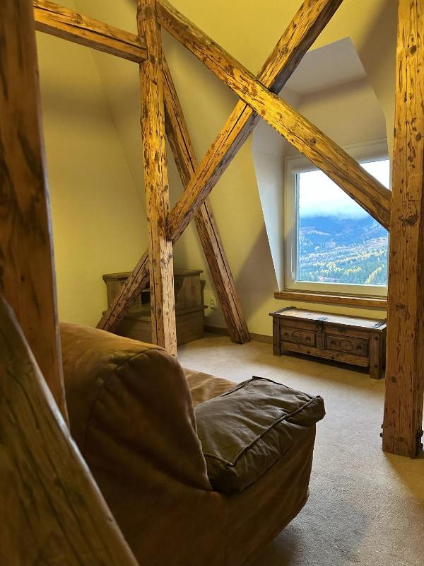 Apartment with Mountain View image 4
