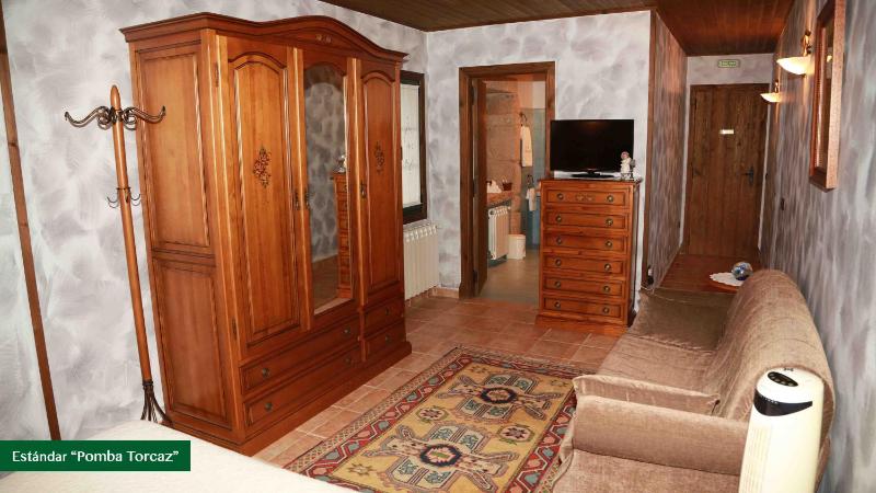 Deluxe Double Room with Garden View image 1