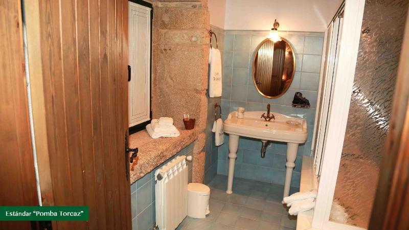 Deluxe Double Room with Garden View image 4